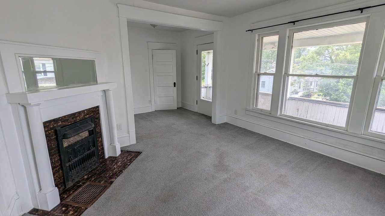 8th St Triplex - Photo 6 of 41