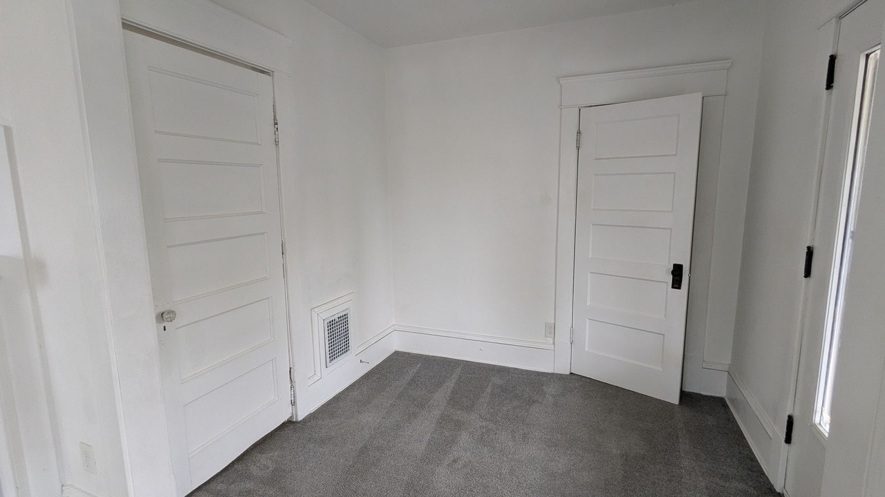 8th St Triplex - Photo 7 of 41
