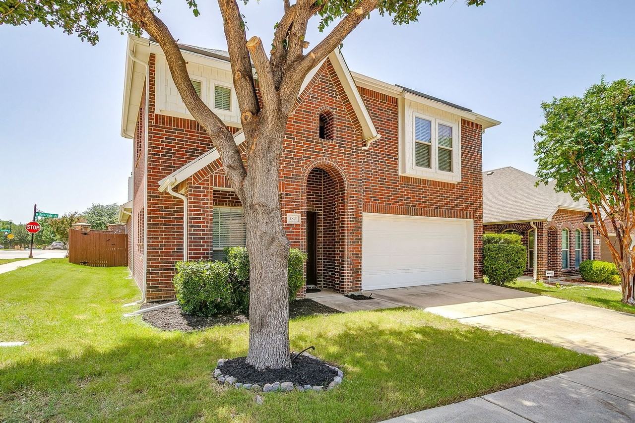 3801 Weatherstone Dr - Photo 3 of 47