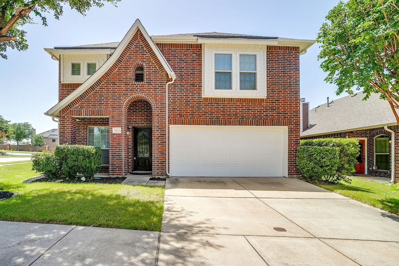 3801 Weatherstone Dr - Photo 4 of 47