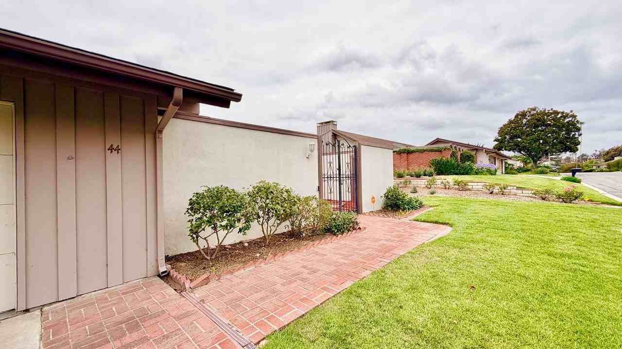 44 Via Casitas - Photo 3 of 50