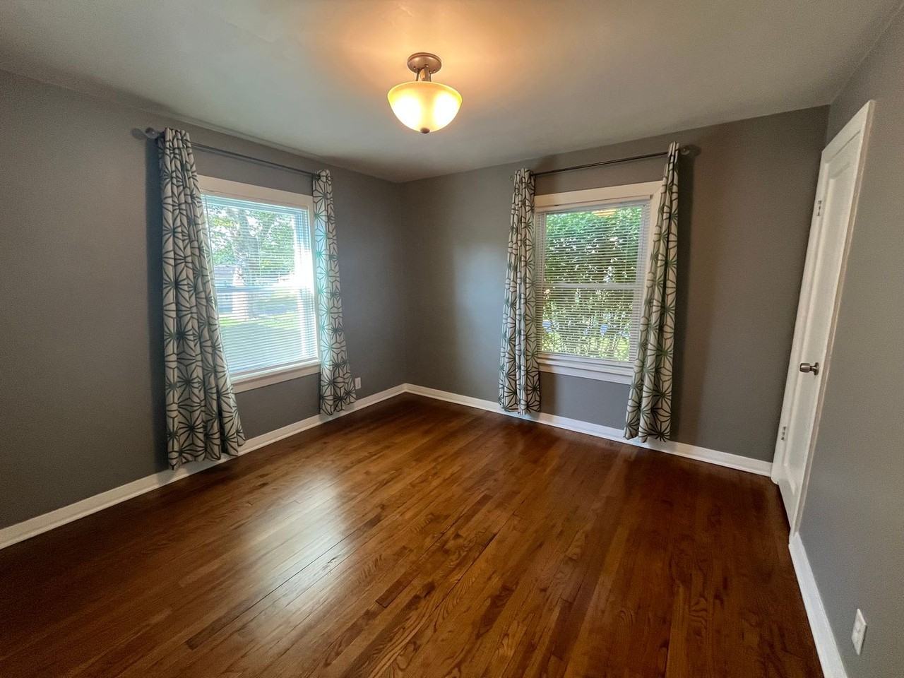 220 S Chestnut St - Photo 5 of 17