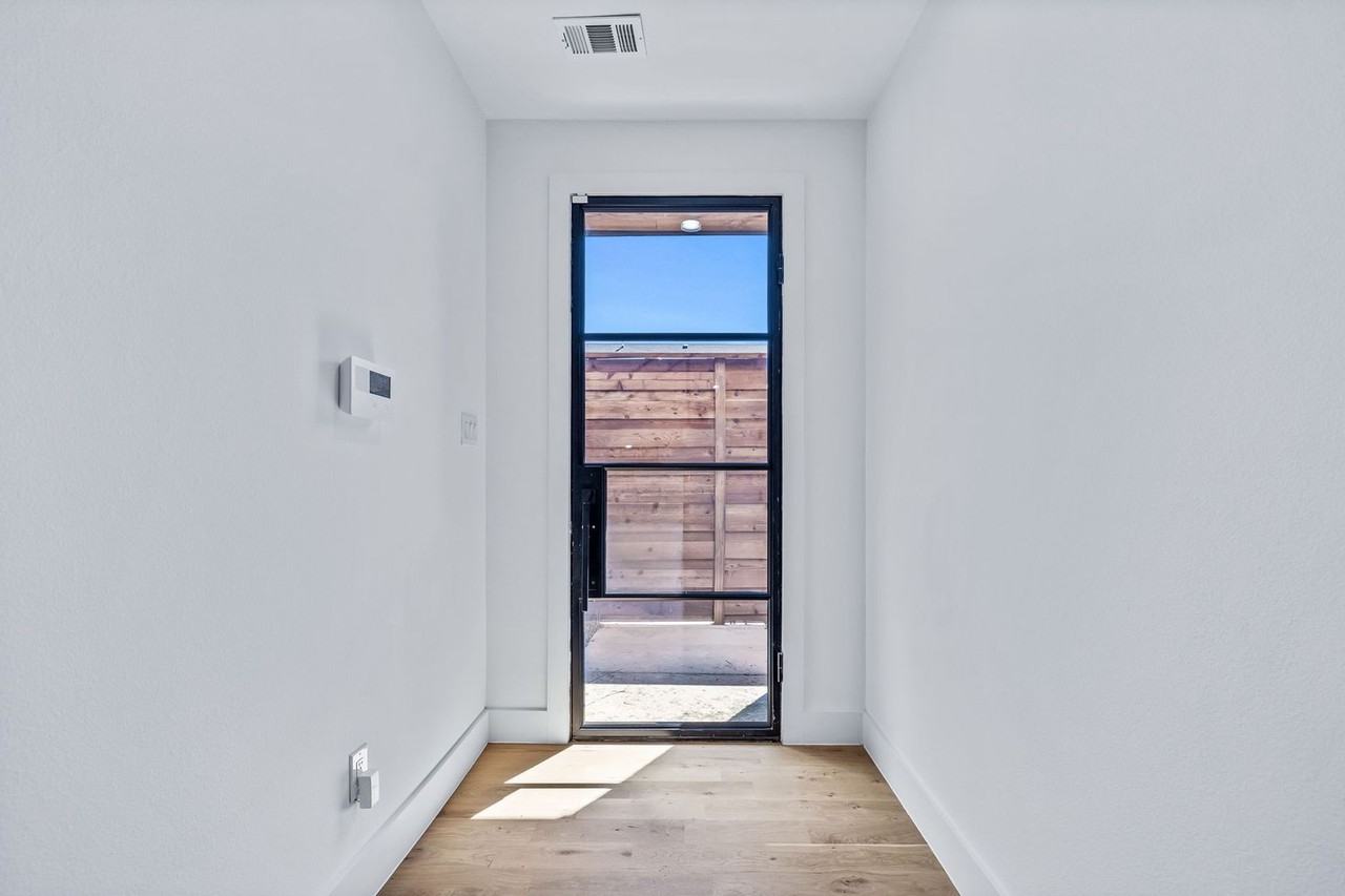 410 Avenue L - Photo 3 of 50