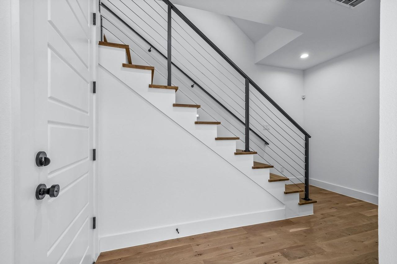 410 Avenue L - Photo 4 of 50