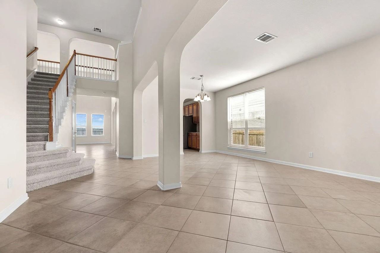 1209 Laurel Oak Trl - Photo 4 of 40