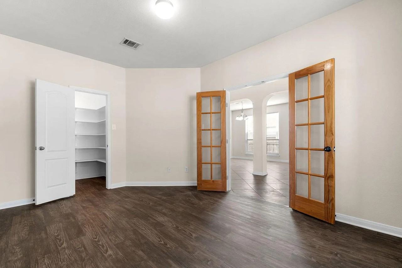 1209 Laurel Oak Trl - Photo 5 of 40