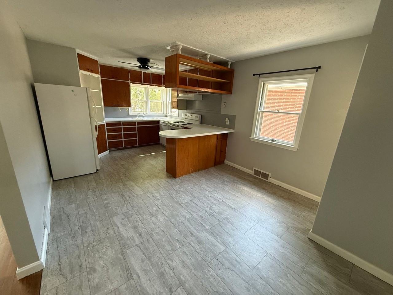 912 S 2nd St - Photo 2 of 14