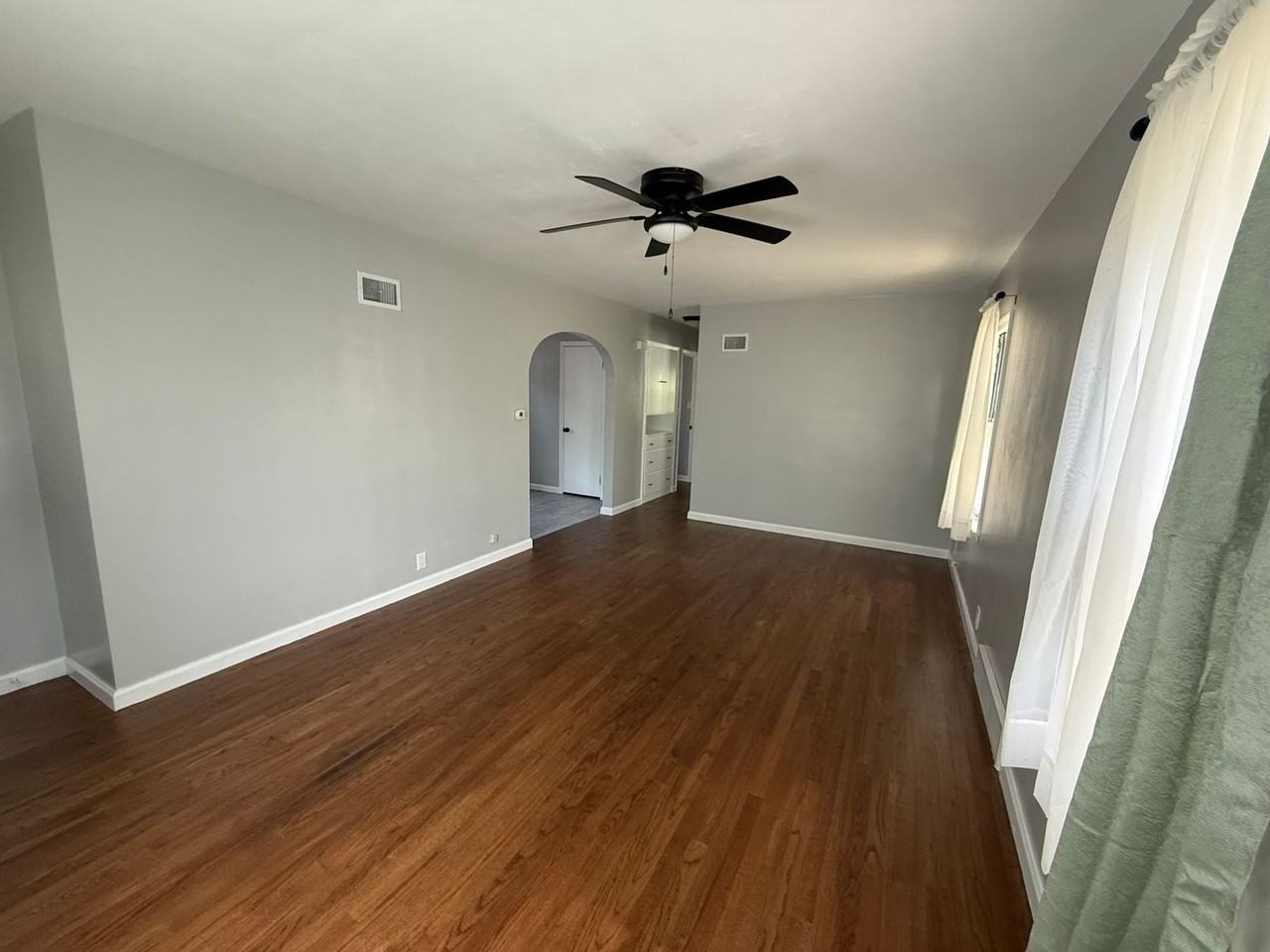912 S 2nd St - Photo 4 of 14