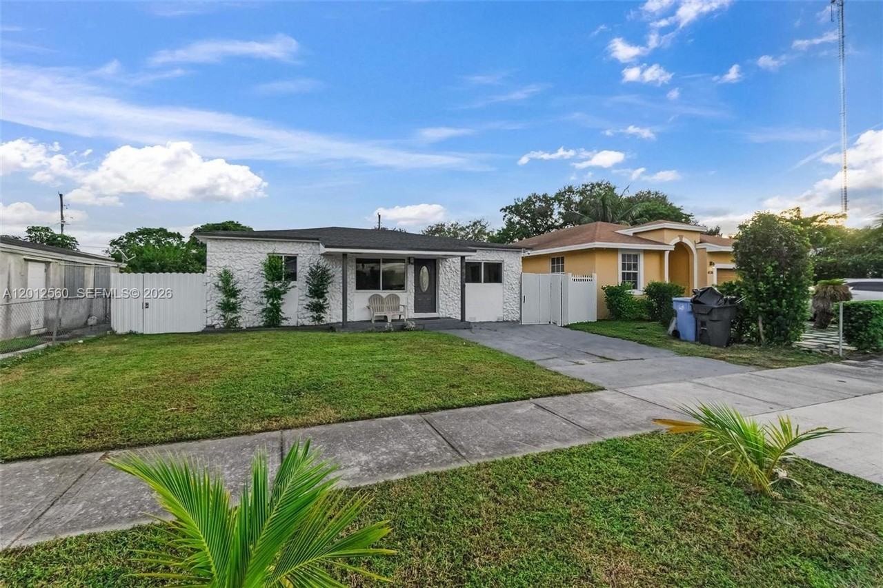 4530 Sw 25th St #4530 - Photo 3 of 39