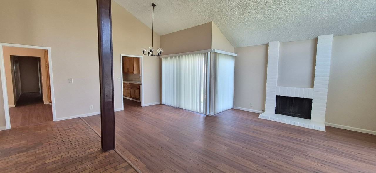 1121 Swallow Ln - Photo 2 of 33