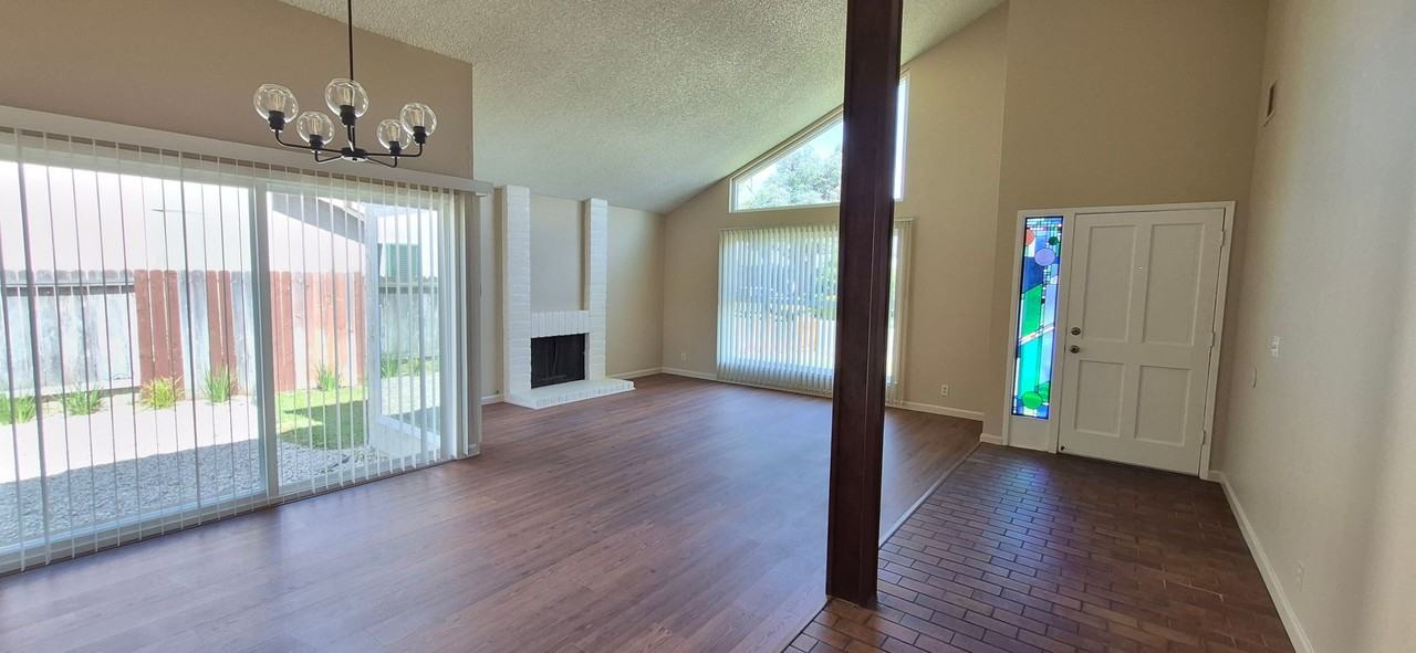 1121 Swallow Ln - Photo 3 of 33