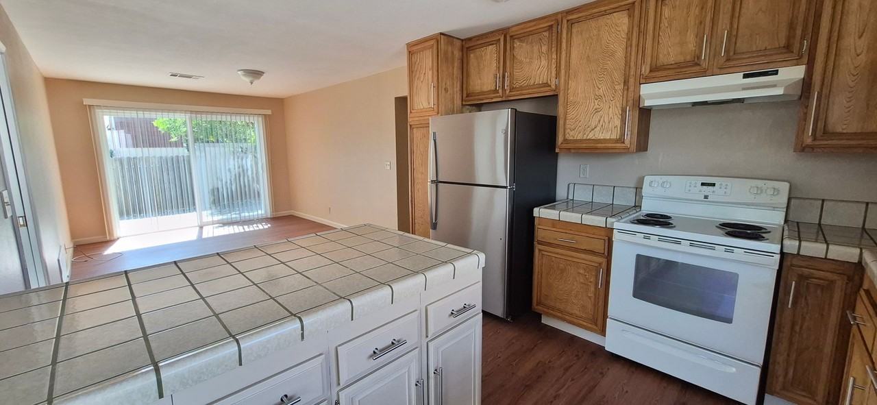 1121 Swallow Ln - Photo 5 of 33