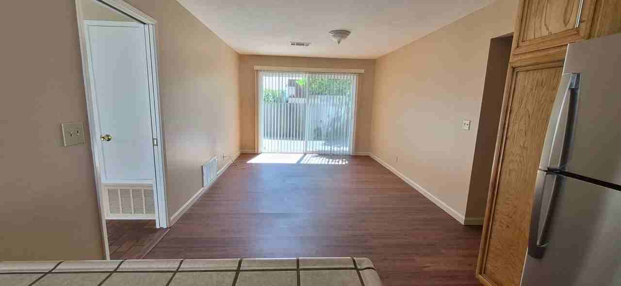 1121 Swallow Ln - Photo 6 of 33