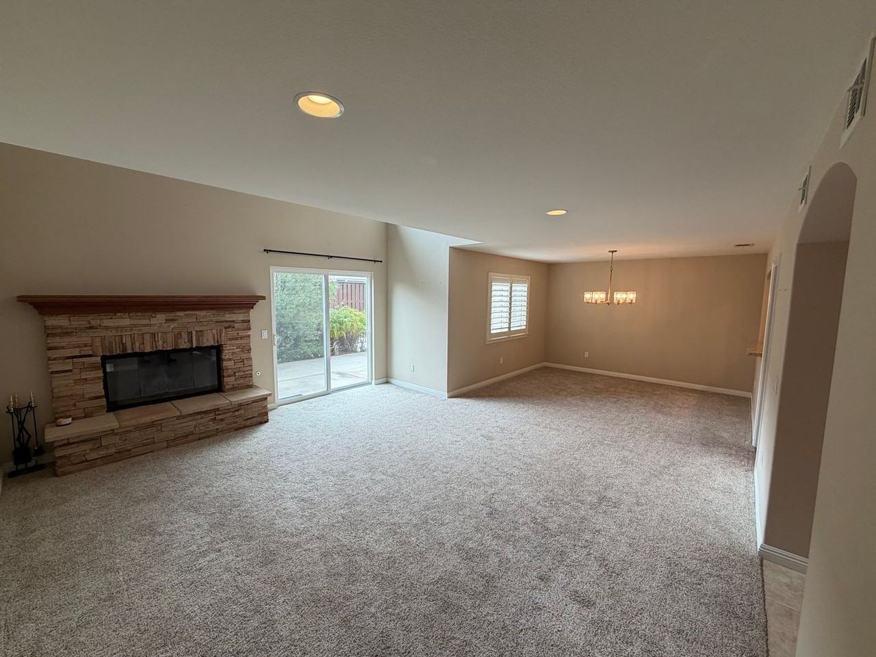4304 Foxenwood Cir - Photo 4 of 25
