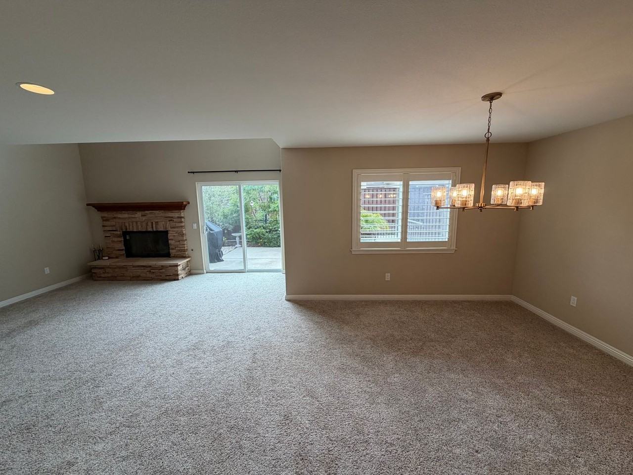 4304 Foxenwood Cir - Photo 5 of 25
