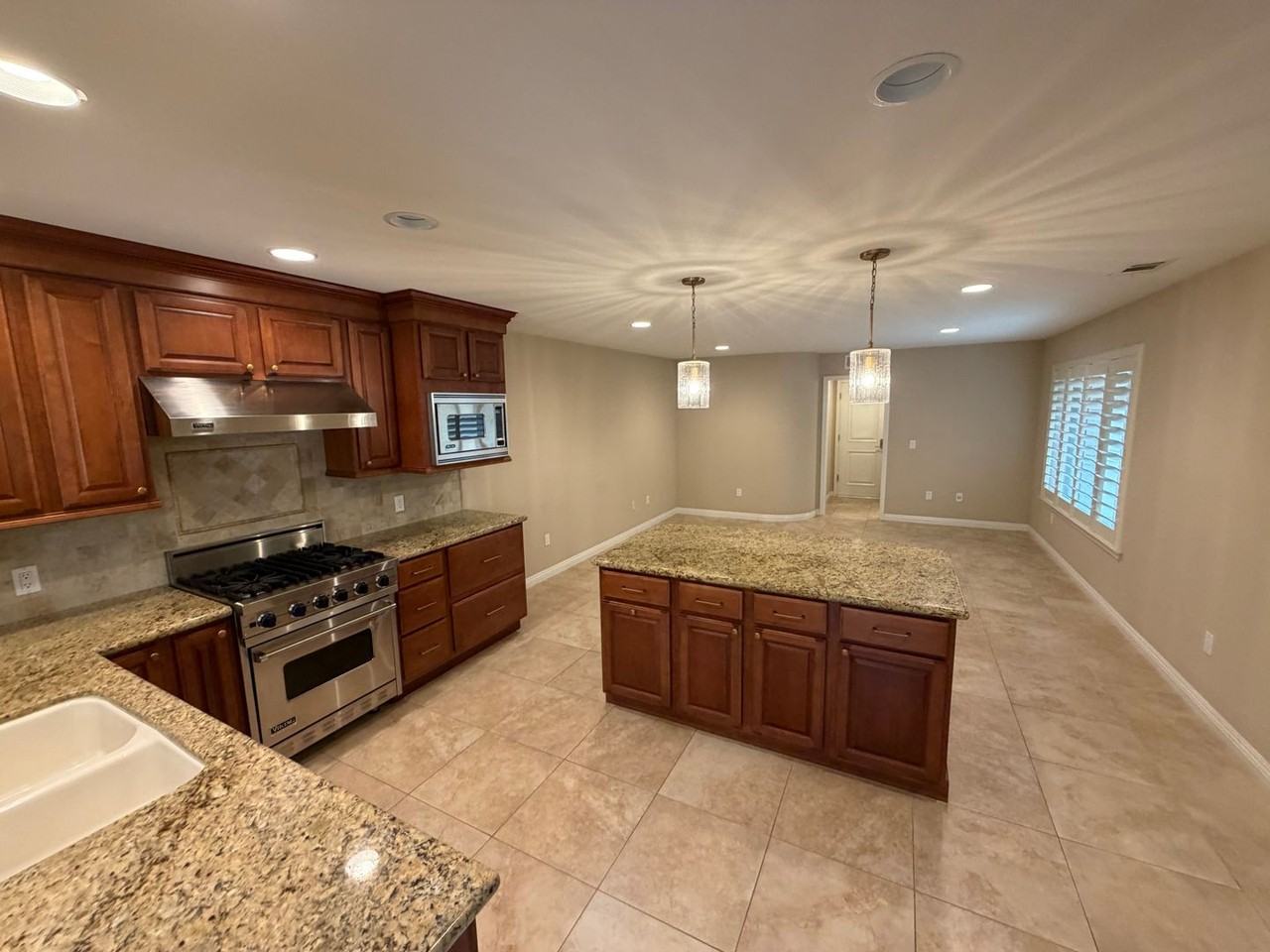 4304 Foxenwood Cir - Photo 6 of 25