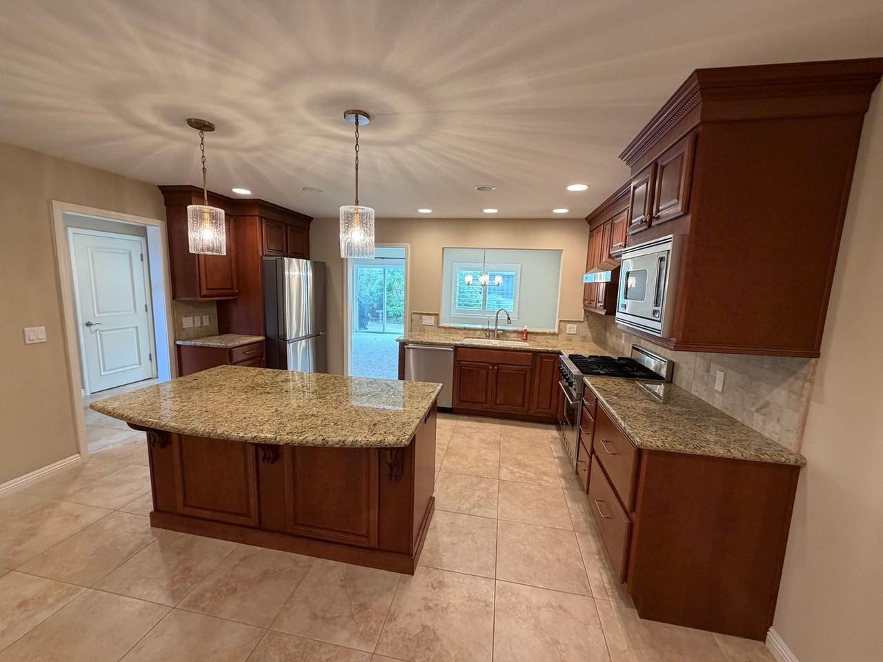 4304 Foxenwood Cir - Photo 7 of 25