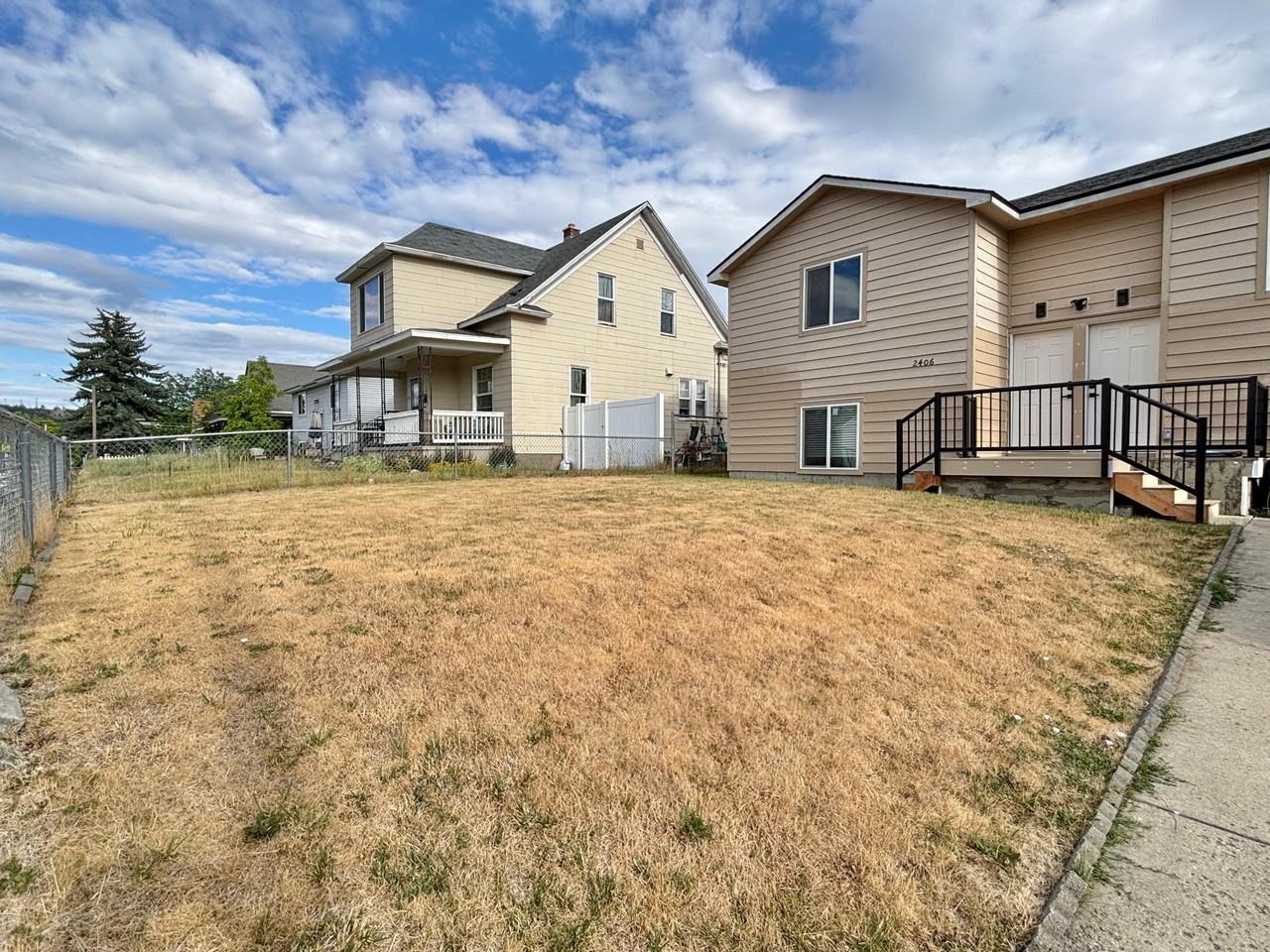 2406 E Empire Ave #B - Photo 2 of 9