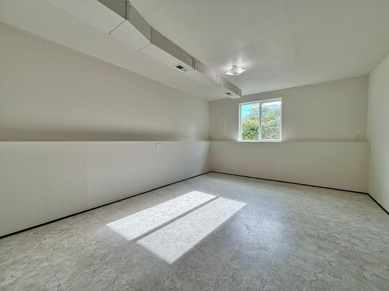 2406 E Empire Ave #B - Photo 3 of 9