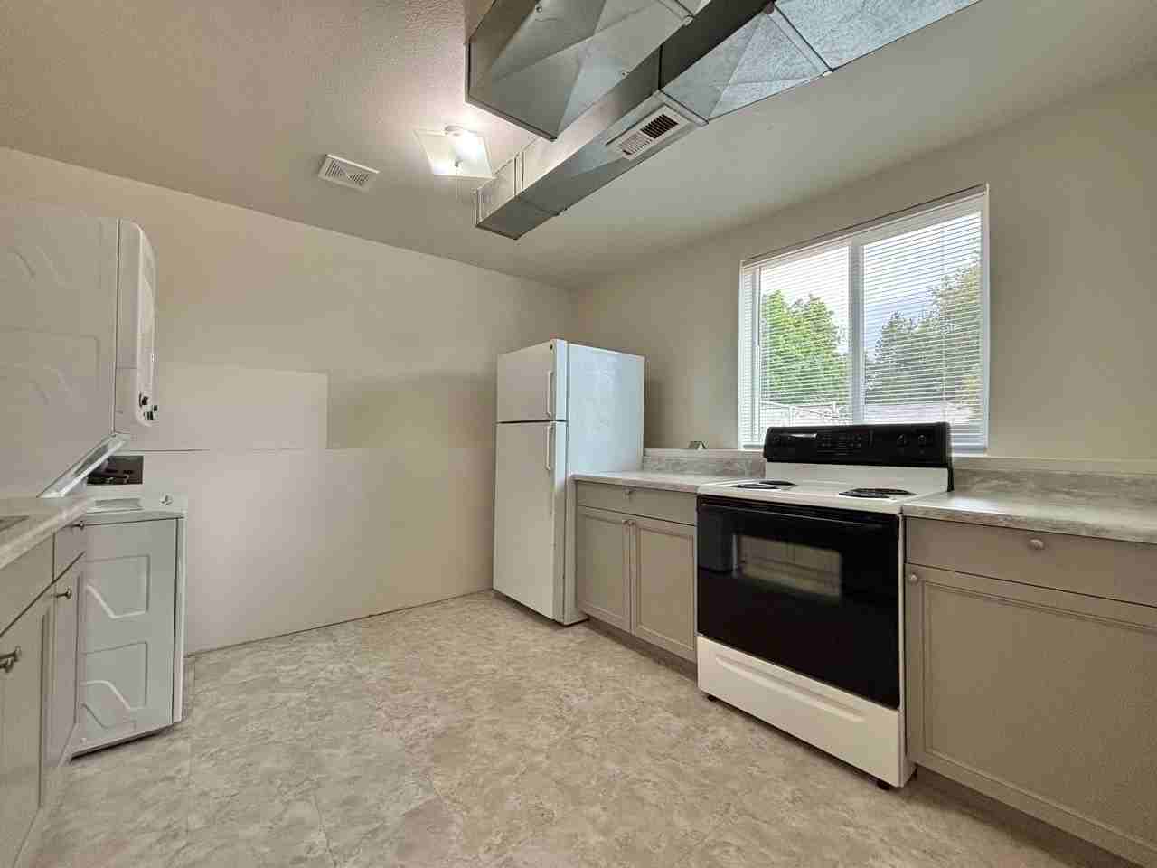 2406 E Empire Ave #B - Photo 6 of 9