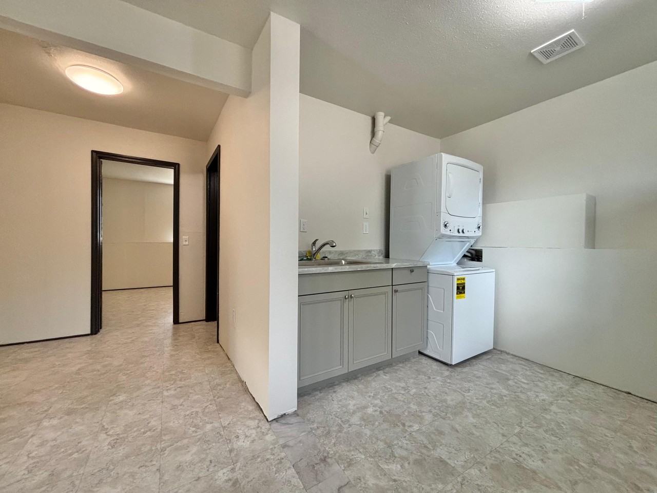 2406 E Empire Ave #B - Photo 7 of 9