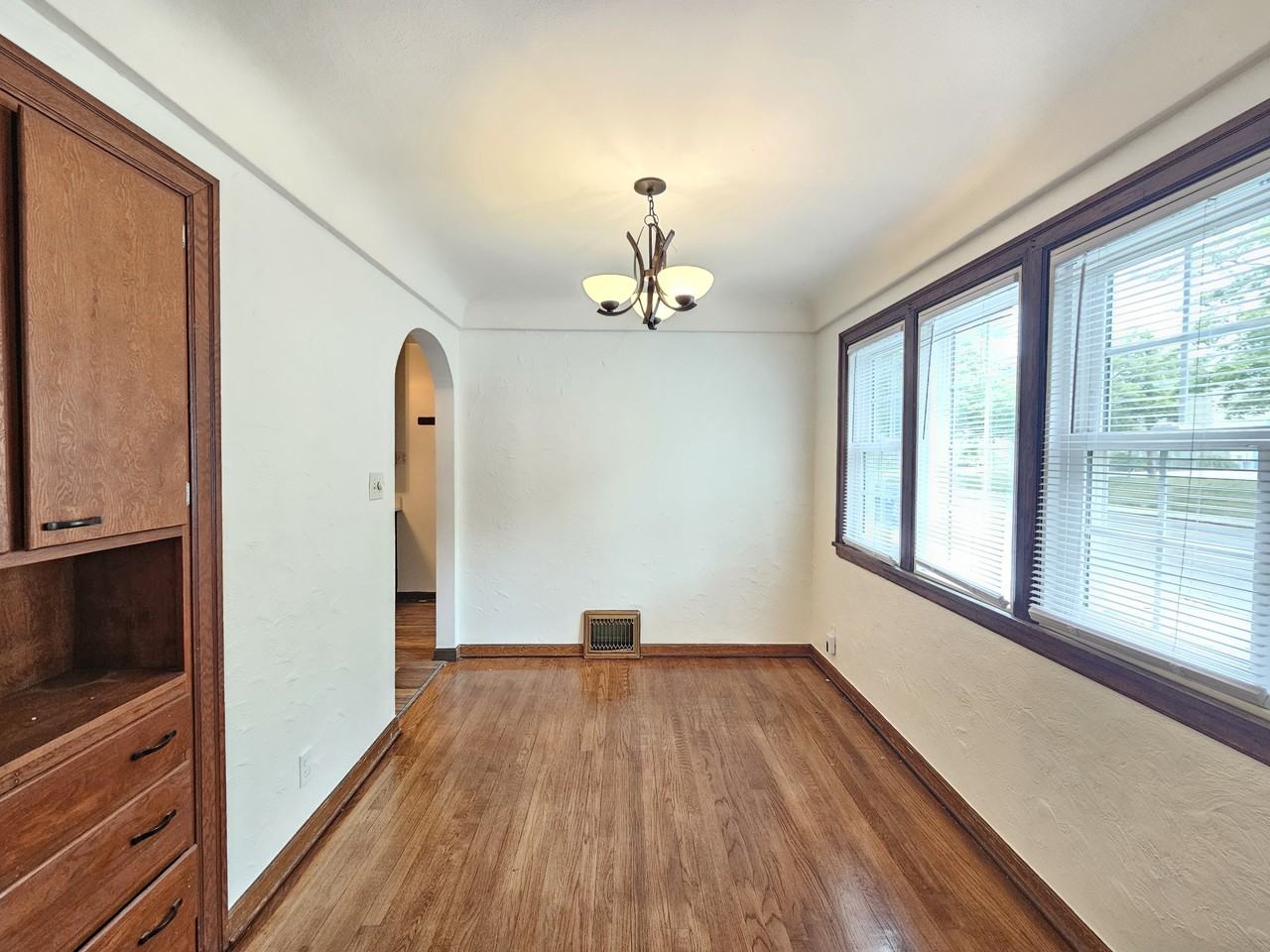 829 S Ivory St - Photo 6 of 28