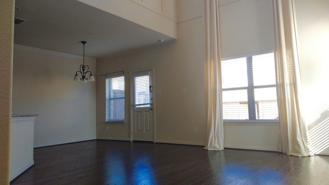 6608 Rutherford Rd - Photo 4 of 13