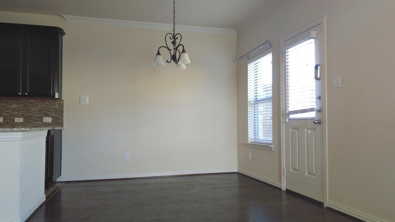 6608 Rutherford Rd - Photo 5 of 13