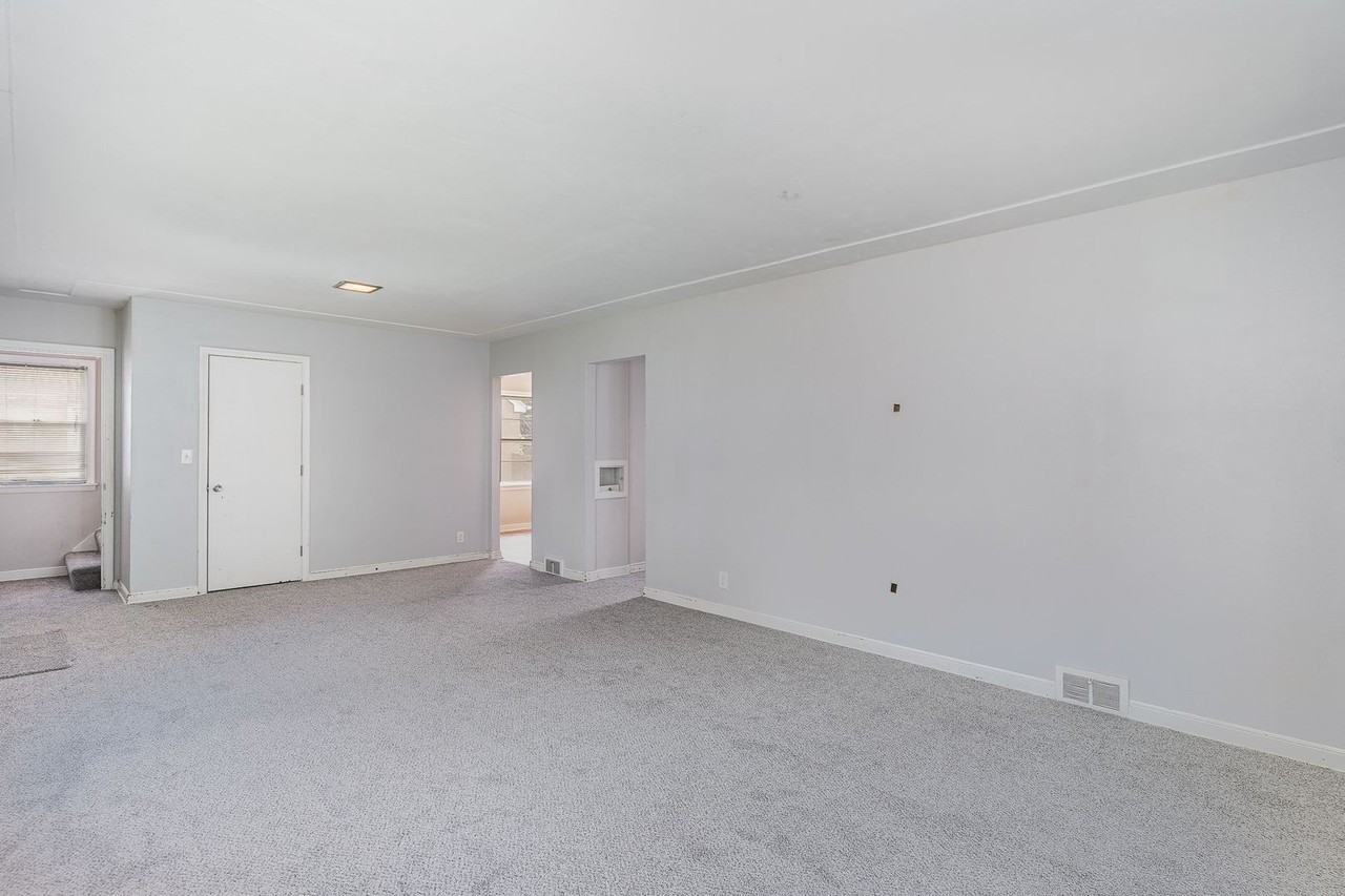 1270 Hubbard Ave - Photo 2 of 21