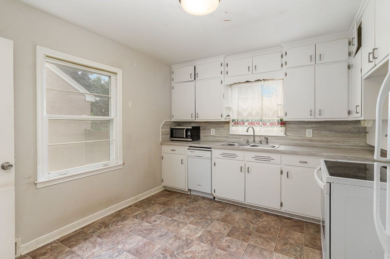 1270 Hubbard Ave - Photo 5 of 21