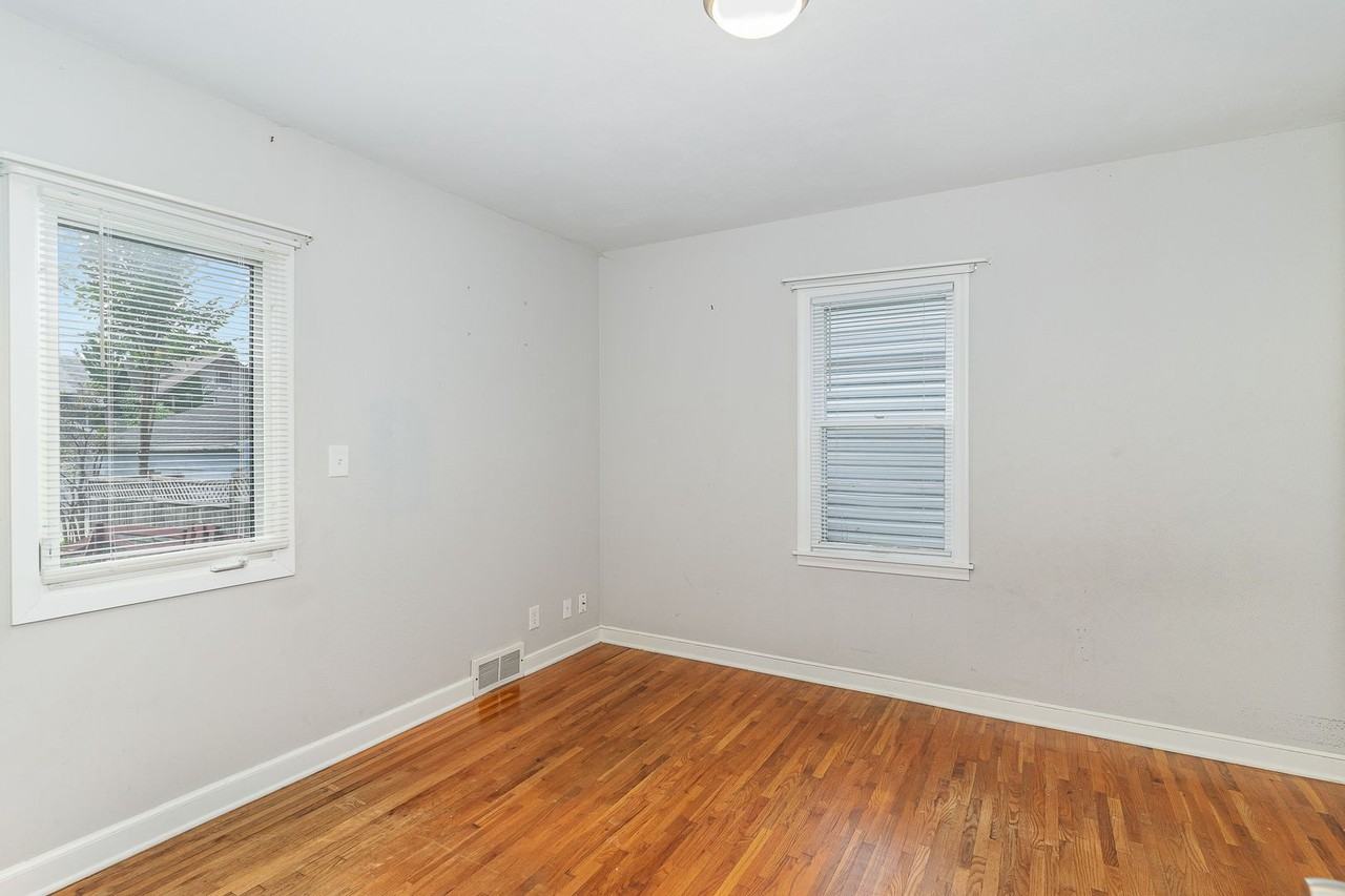 1270 Hubbard Ave - Photo 6 of 21
