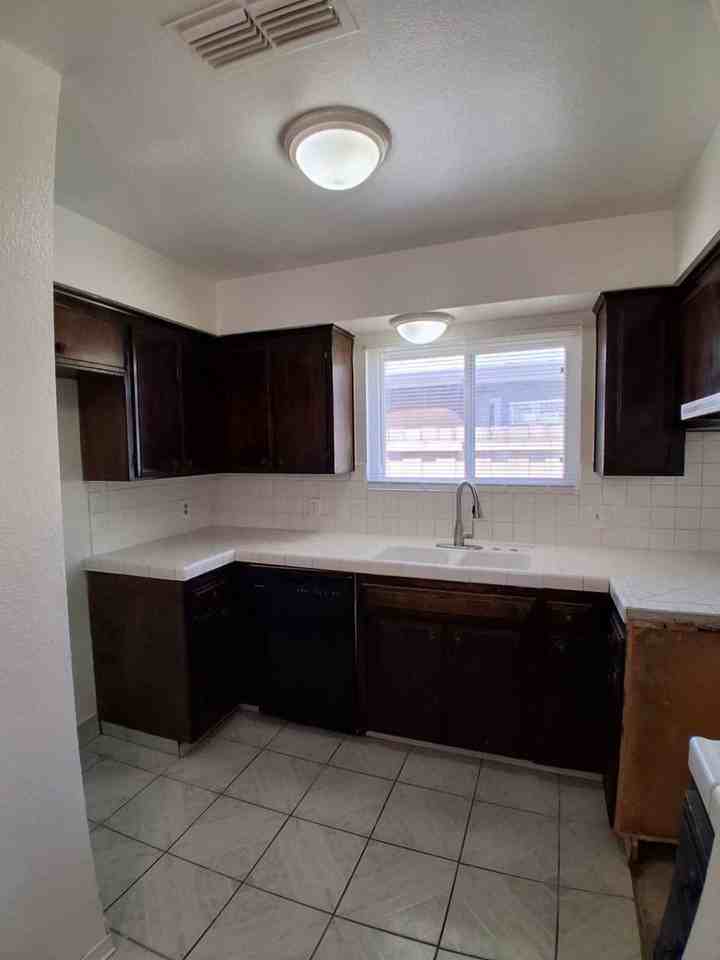 5083 W Ashcroft Ave - Photo 2 of 12