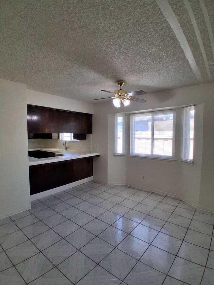 5083 W Ashcroft Ave - Photo 3 of 12