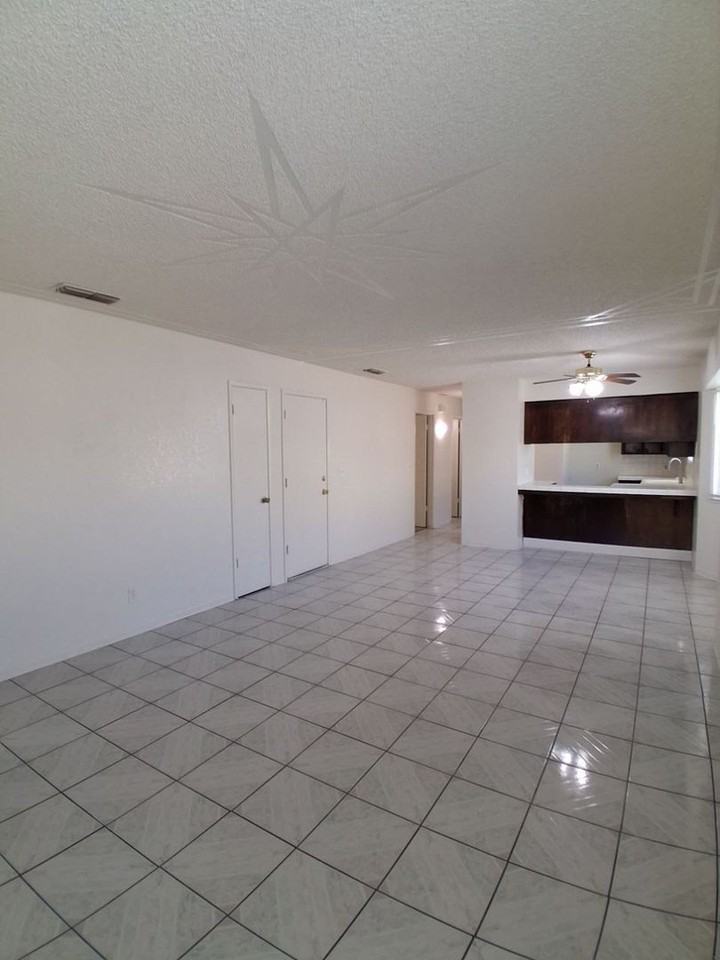 5083 W Ashcroft Ave - Photo 4 of 12