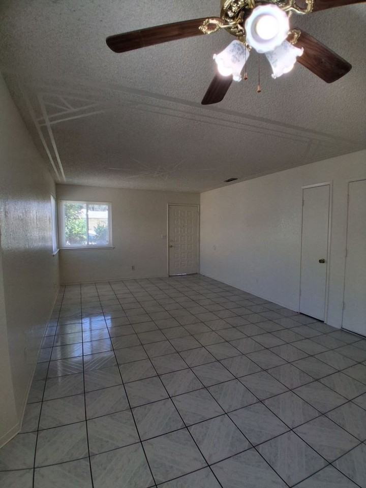5083 W Ashcroft Ave - Photo 5 of 12