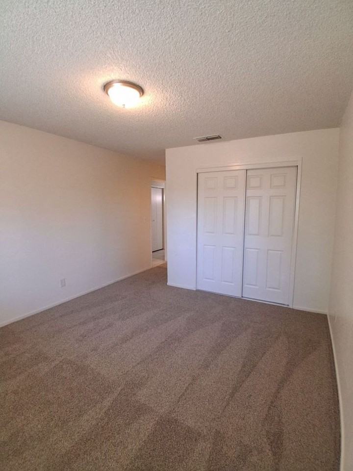 5083 W Ashcroft Ave - Photo 7 of 12