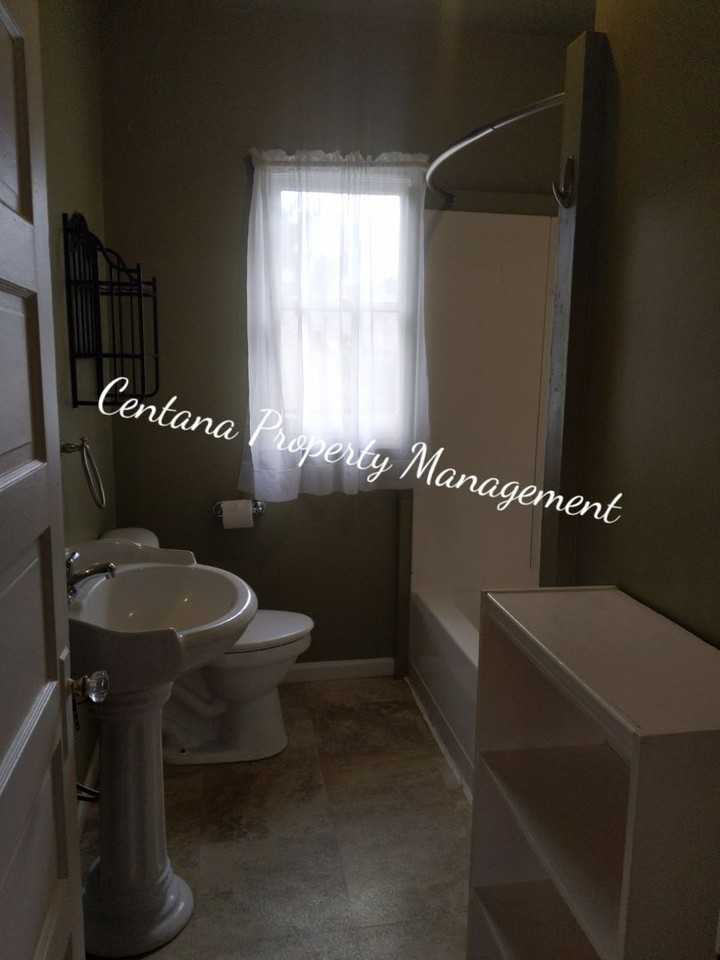 1138 W Park St - Photo 3 of 20