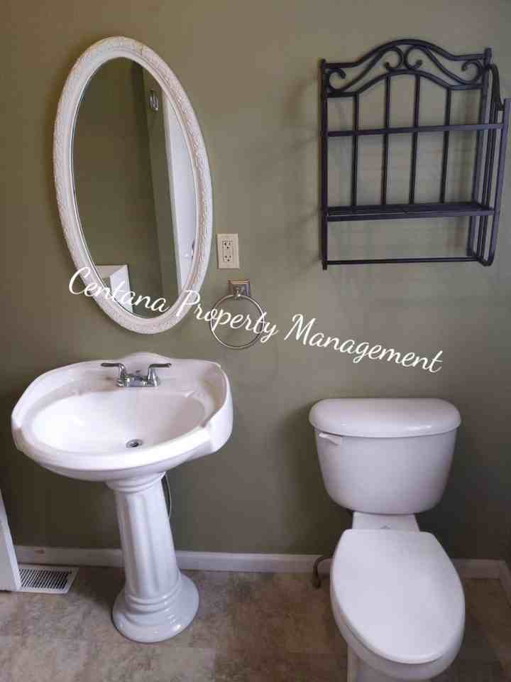 1138 W Park St - Photo 2 of 20
