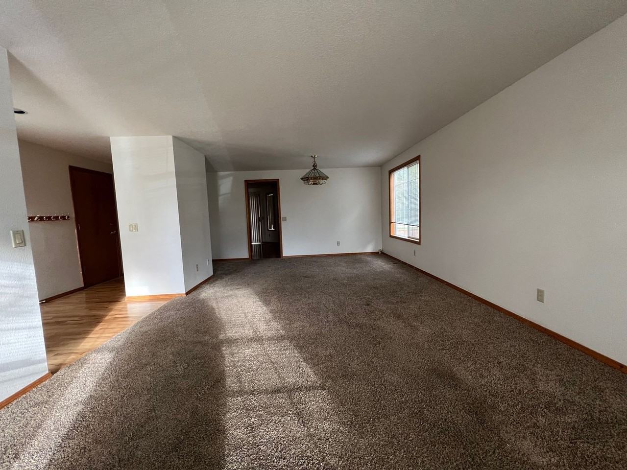 16040 Nw Edward Ct - Photo 3 of 17
