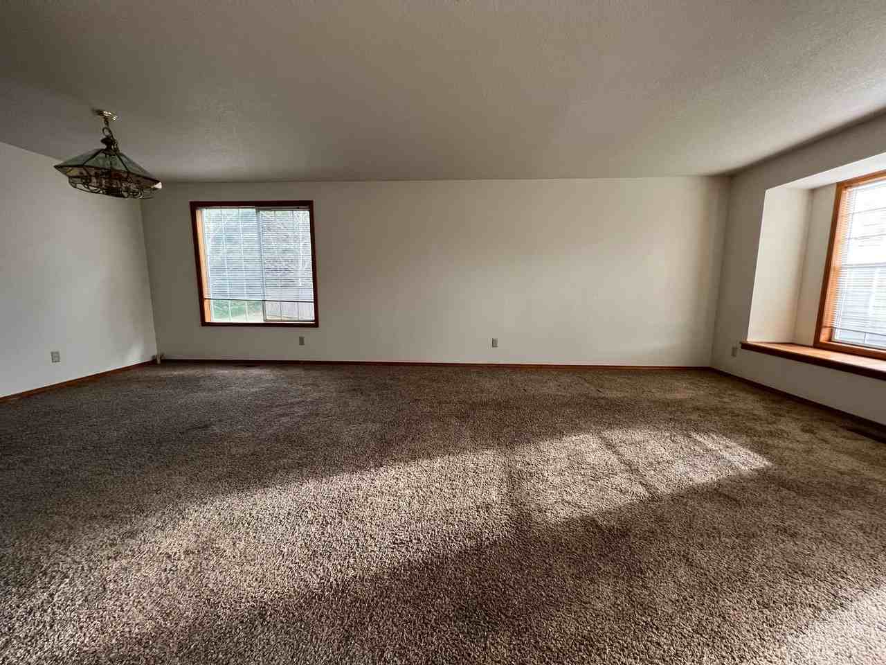 16040 Nw Edward Ct - Photo 4 of 17