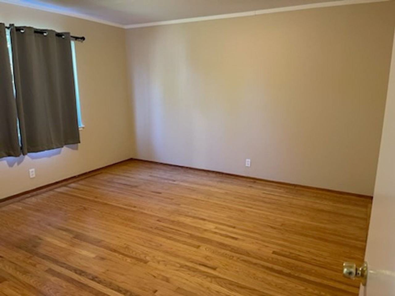 2347 Venndale Ave - Photo 3 of 19