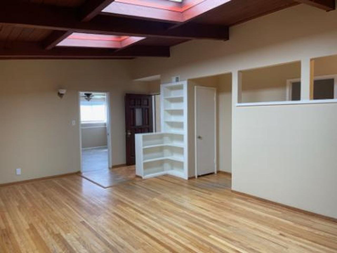 2347 Venndale Ave - Photo 4 of 19