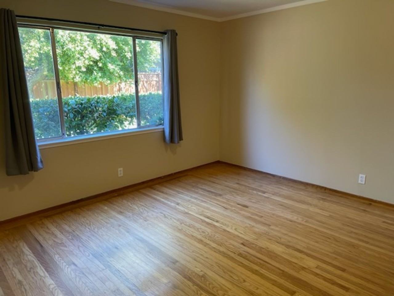 2347 Venndale Ave - Photo 5 of 19