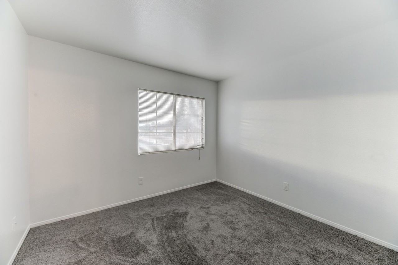4548 Grand Rock Dr - Photo 3 of 18