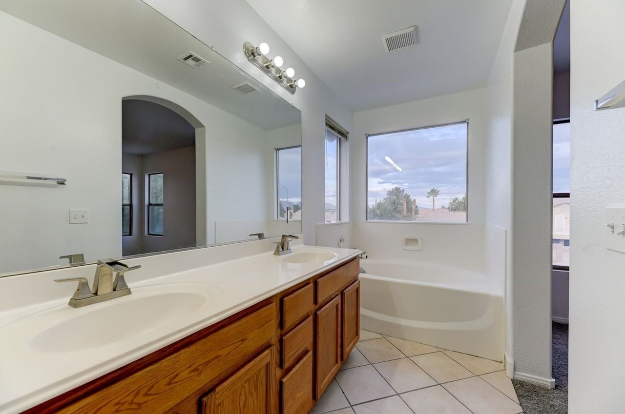 4548 Grand Rock Dr - Photo 7 of 18