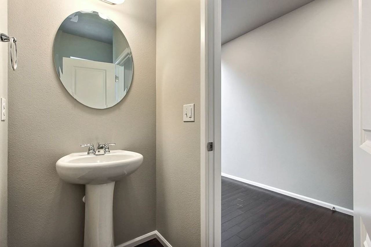 3137 Gladiator St Ne - Photo 4 of 17