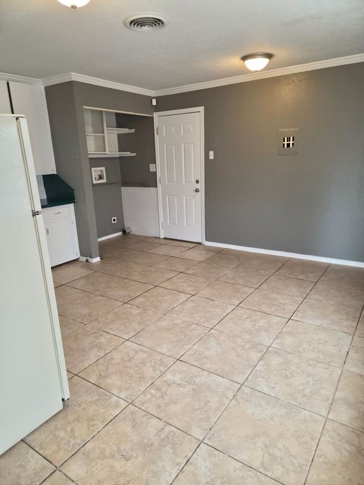1611 N Marrs St - Photo 4 of 9