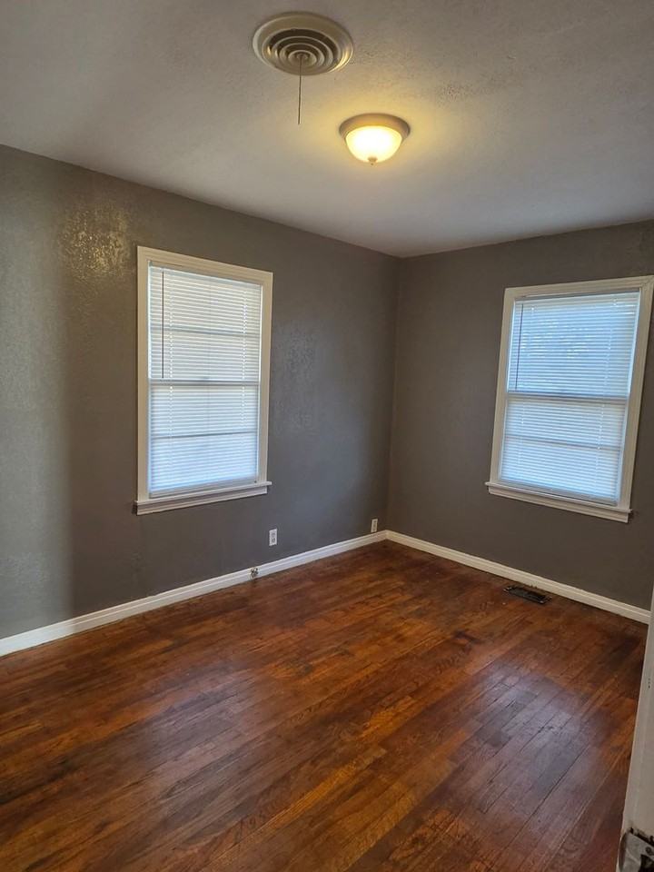 1611 N Marrs St - Photo 5 of 9