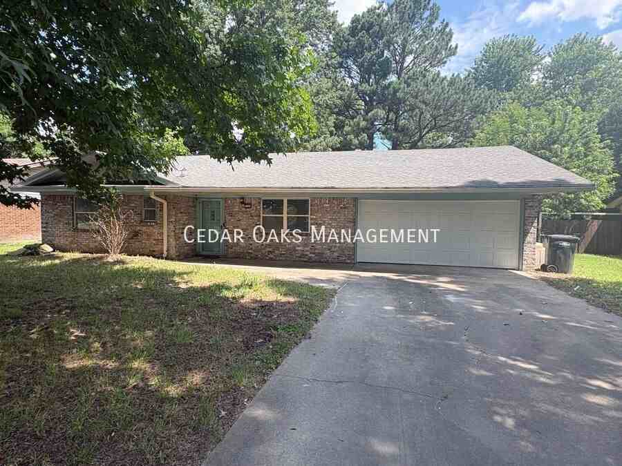 2502 Trudi Pl