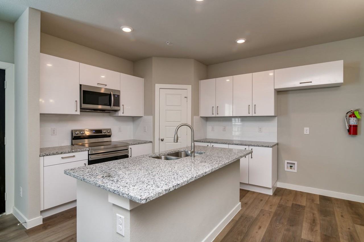 711 Harvest Moon Dr - Photo 4 of 19